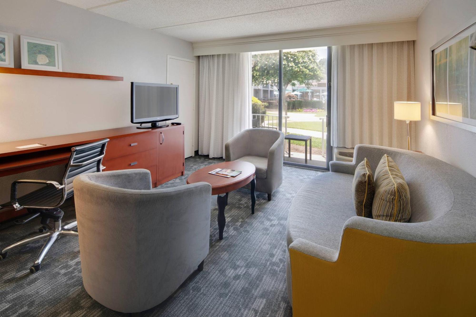 Courtyard By Marriott Atlanta Windy Hill/Ballpark Smyrna Exterior photo