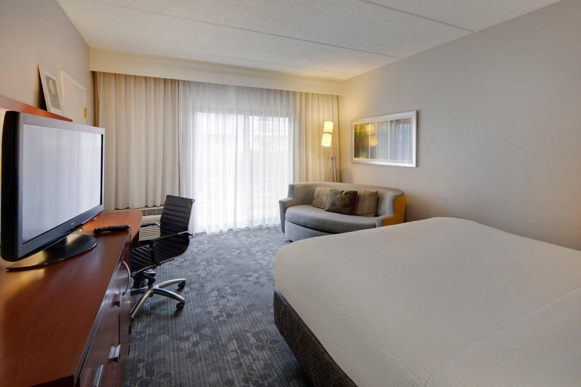 Courtyard By Marriott Atlanta Windy Hill/Ballpark Smyrna Exterior photo