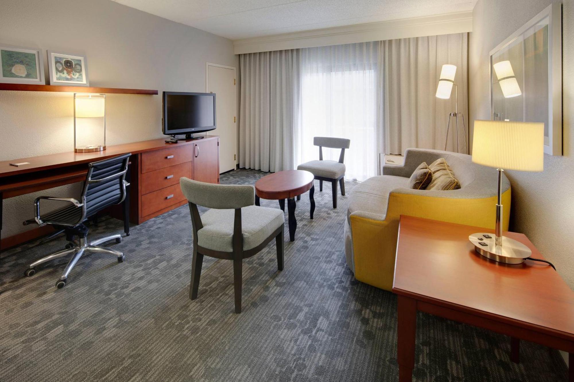 Courtyard By Marriott Atlanta Windy Hill/Ballpark Smyrna Exterior photo