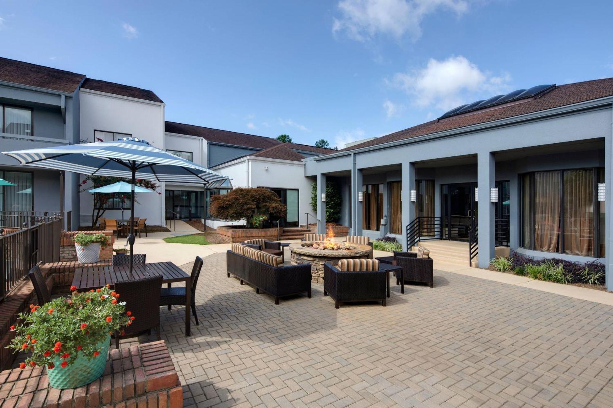 Courtyard By Marriott Atlanta Windy Hill/Ballpark Smyrna Exterior photo