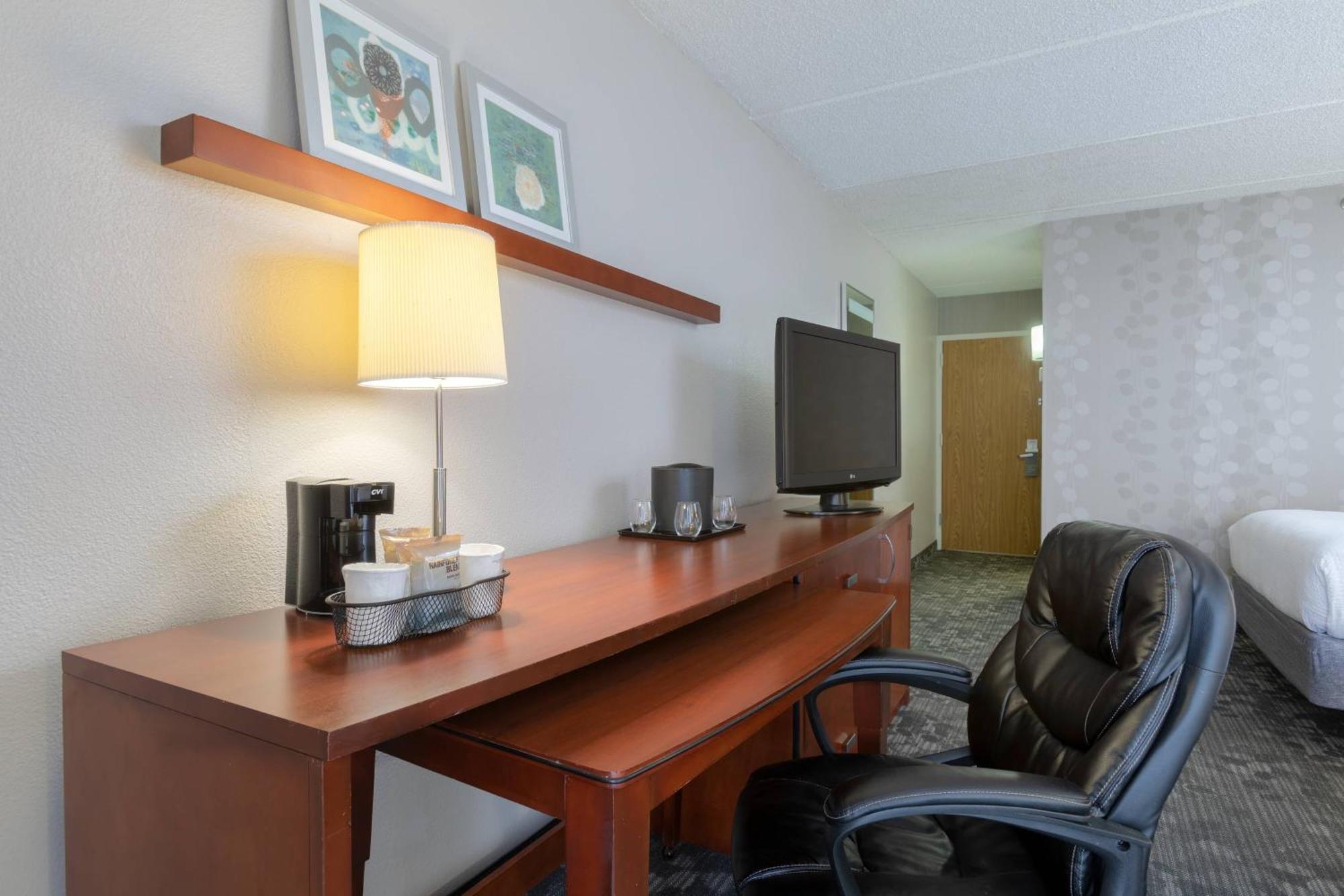 Courtyard By Marriott Atlanta Windy Hill/Ballpark Smyrna Exterior photo