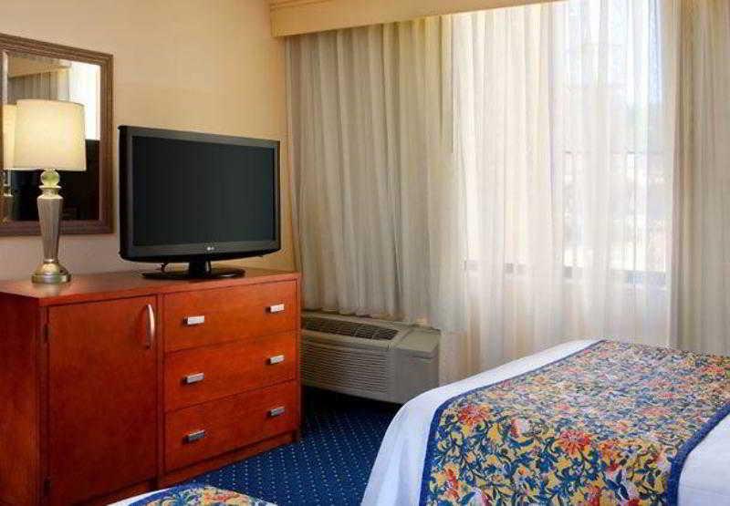 Courtyard By Marriott Atlanta Windy Hill/Ballpark Smyrna Room photo