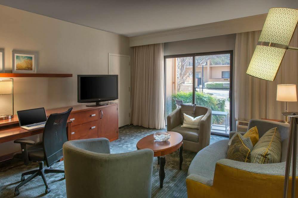 Courtyard By Marriott Atlanta Windy Hill/Ballpark Smyrna Exterior photo
